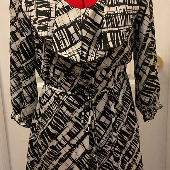 Black and cream ruffled mini dress - Picture 1 of 7